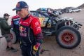 Carlos Sainz y Lucas Cruz tras el accidente en el Rally Dakar 2025.