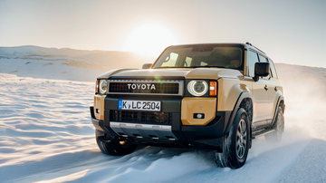 El Land Rover Discovery se enfrenta al frío, mostrando su robustez y capacidad off-road.