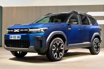 El nuevo modelo compacto de Dacia presenta un diseño robusto y moderno, ideal para el mercado europeo.