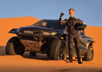 Eryk Goczał listo para su debut en el Rally Dakar, en un vehículo preparado.