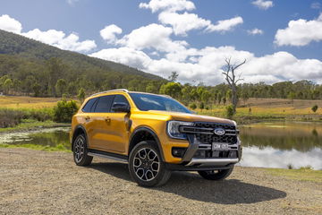 Ford Everest combina robustez y elegancia para aventuras fuera de la ciudad.