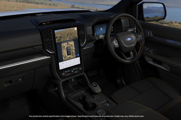 Interior del Ford Everest con tecnología avanzada y diseño funcional.