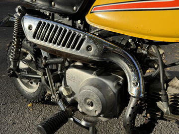 Motor del Honda Monkey Z50, resaltando su diseño retro