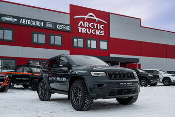 El Grand Cherokee AT35 combina robustez y elegancia, ideal para el off-road extremo.