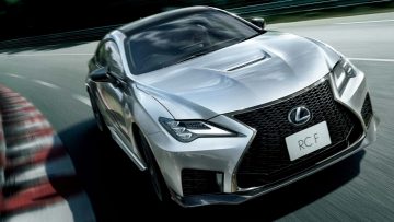 El Lexus RC F se despide, mostrando su imponente diseño y potencia V8.