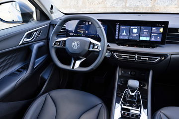 El interior del MG HS presenta un diseño moderno y equipado con tecnología avanzada.