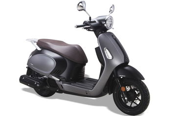 Esta nueva scooter de 125 llega con 15 CV, ABS y cuadro digital por menos de 2.800 €, y si te das prisa también con baúl gratis.