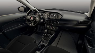 Interior del Fiat Tipo, con diseño moderno y funcional. Ideal para el día a día.