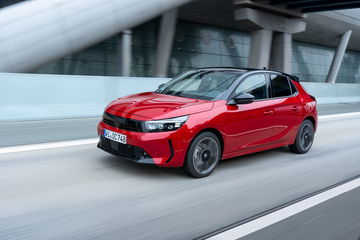 El nuevo Opel Corsa híbrido combina un diseño moderno con eficiencia. Ideal para la ciudad.