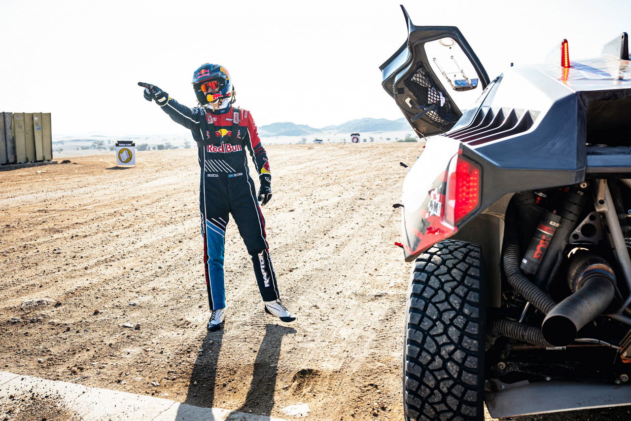 Henk Lategan marca el rumbo en el Dakar 2025, dejando atrás a sus rivales.