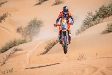 Daniel Sanders brillando en el Dakar 2025 con su Rally2, dominando las dunas