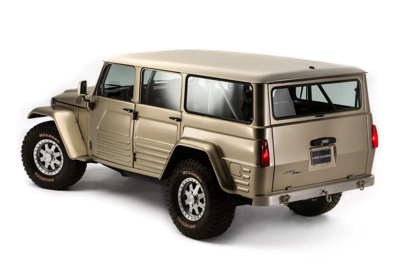 El Retro Cruiser de Toyota destaca por un diseño robusto y capacidades 4x4 sorprendentes.