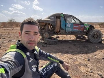 La demostración definitiva de cómo al Dakar tienes que ir sabiéndote todos los trucos mecánicos.