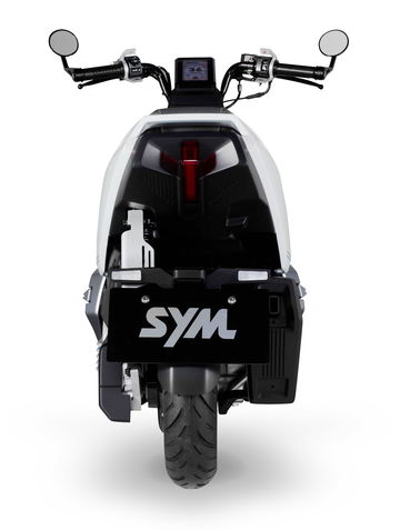 Vista trasera del scooter híbrido SYM, destacando su diseño moderno y compacto.