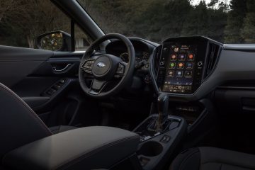 El interior del Subaru Crosstrek Hybrid 2025 ofrece comodidad y tecnología avanzada.