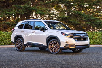 El Subaru Forester 2025 presenta un diseño robusto y elegante, ideal para aventuras.