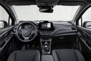 Interior moderno y funcional del Suzuki S-Cross, con acabados de calidad.