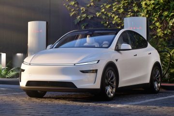 Vista del Tesla Model Y 2025, con diseño aerodinámico y moderno.