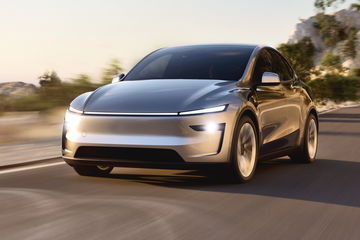 El Tesla Model Y 2025 presenta un diseño moderno y aerodinámico.