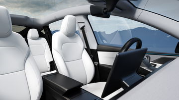 Interior del Tesla Model Y 2025, con asientos modernos y minimalistas.