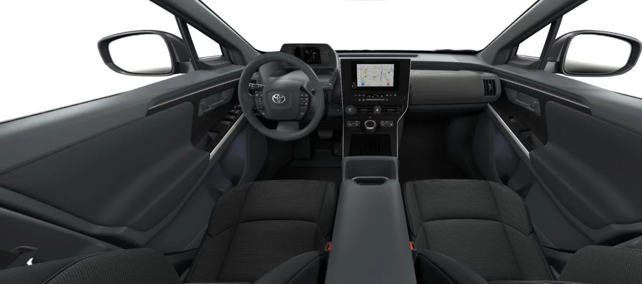 Interiores modernos y minimalistas con amplios asientos en este SUV eléctrico de Toyota.