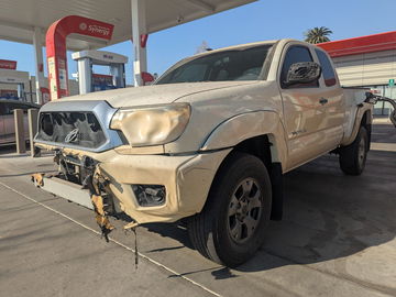 Aun funciona. Los incendios de Los Angeles derritieron esta Toyota Tacoma, pero no acabaron con ella.