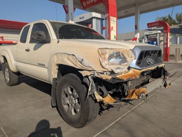 La Toyota Tacoma, afectada por incendios, aún mantiene su forma. 