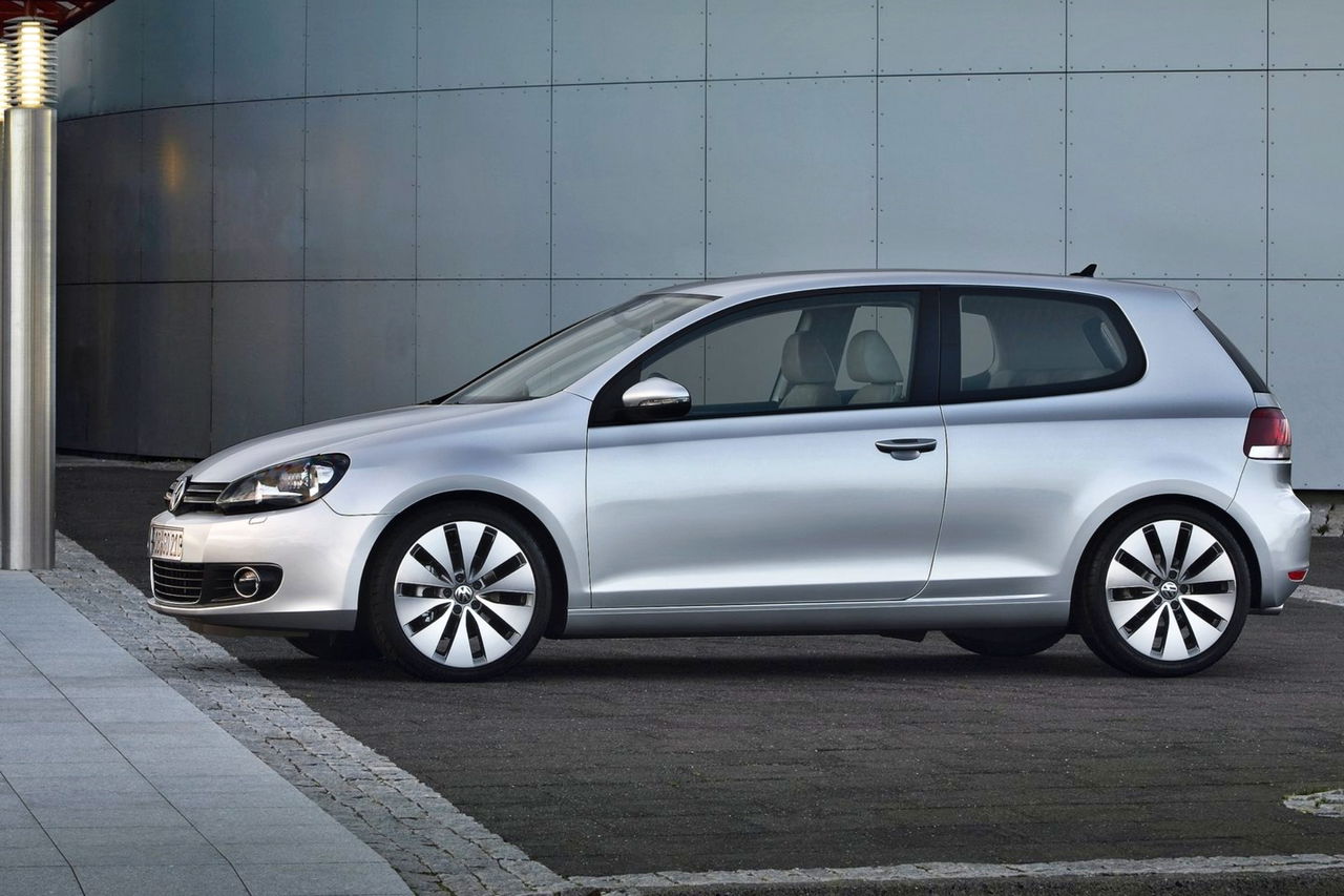 Volkswagen Golf, compacto con motor potente y excelente precio.