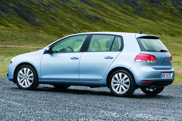 Este Volkswagen Golf destaca por su motor duro y tamaño compacto.