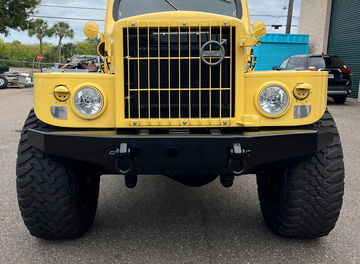 Frontal del Volvo TP21 sugga, destaca su robustez y diseño clásico.