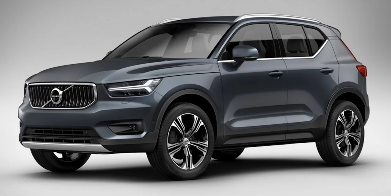 El Volvo XC40 se presenta como un SUV atractivo, con diseño moderno y medidas similares a las del Mercedes GLA.