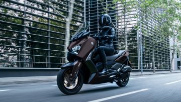 La nueva Yamaha XMAX 2025 combina estilo y tecnología en una scooter versátil.