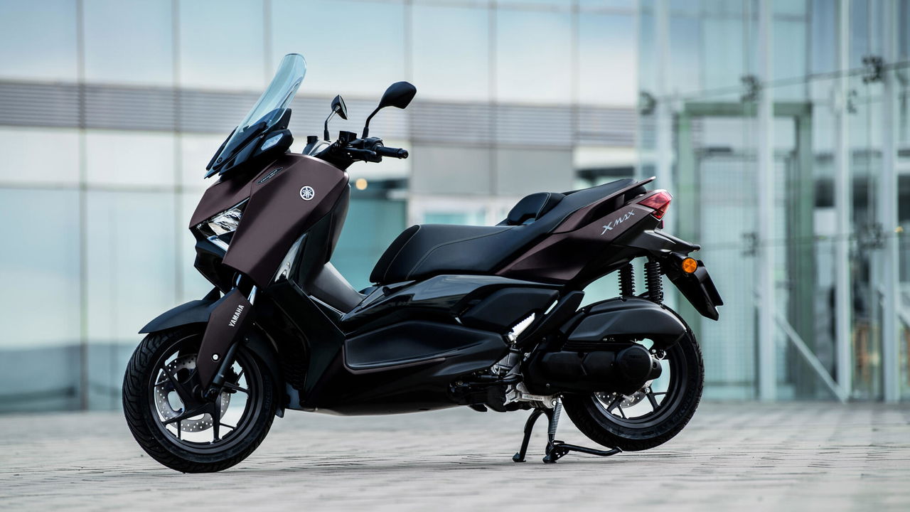 Así se presenta la Yamaha XMAX 2025, estilizada y lista para la ciudad.