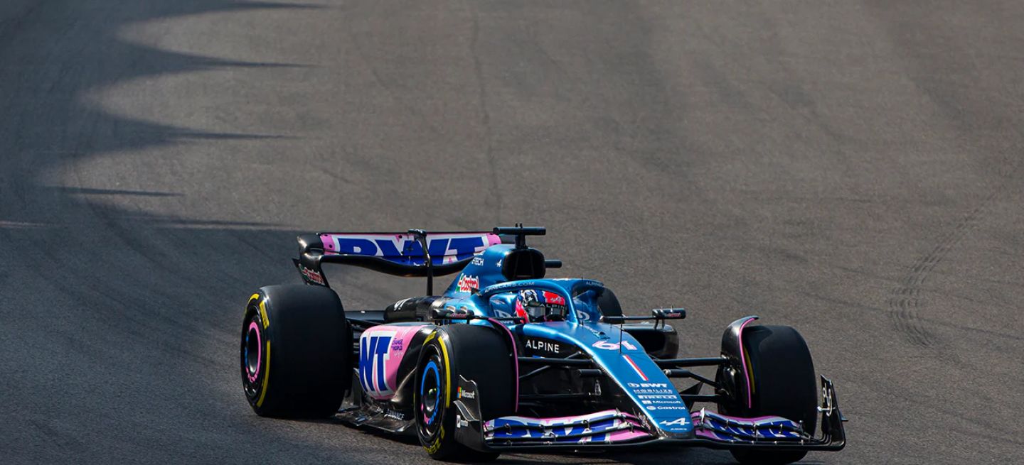 Doohan toma las riendas del Alpine en Abu Dhabi, mostrando destreza en la pista.