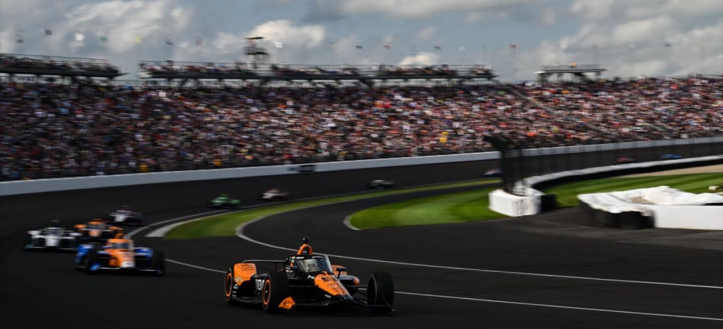 Pato O'Ward al volante del Arrow McLaren en la Indy 500