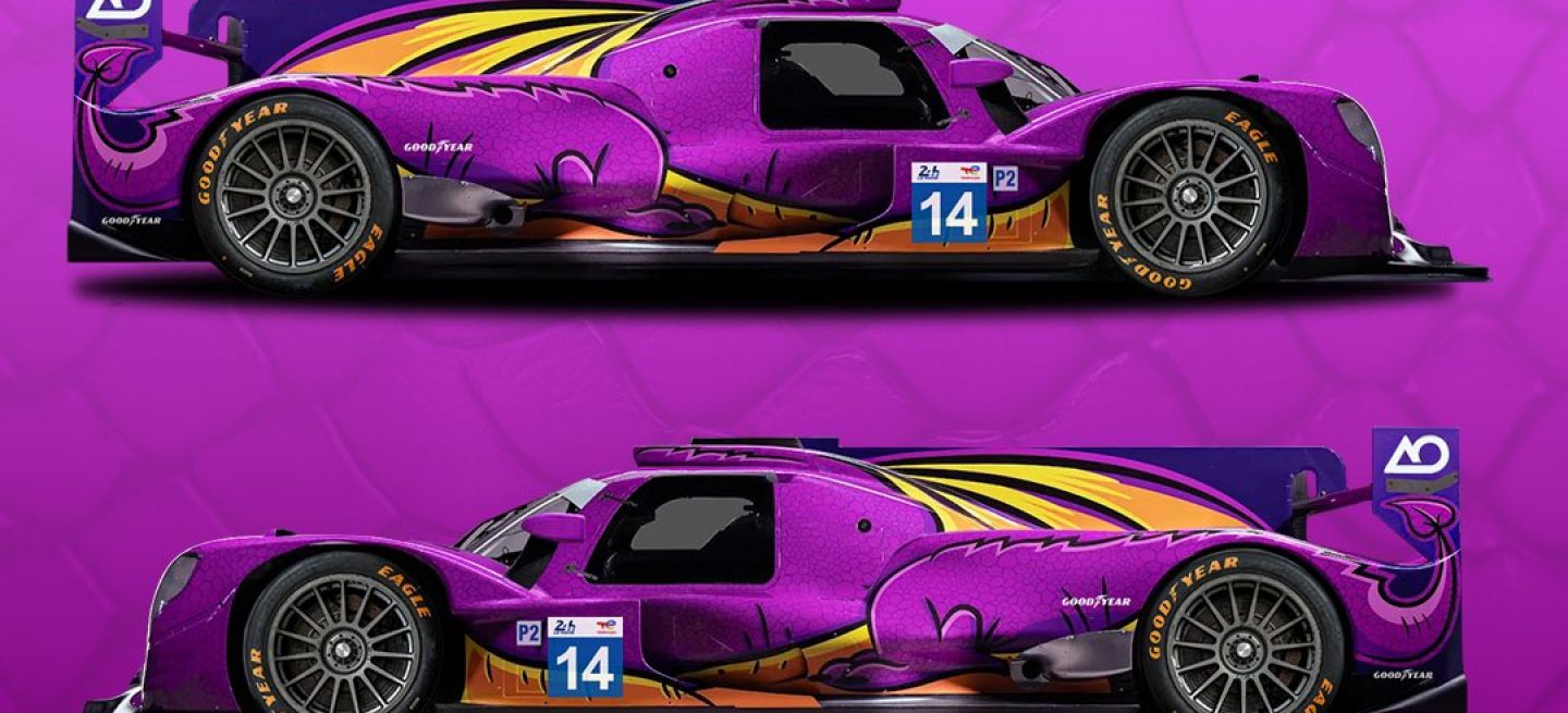 Vista lateral del TF Sport LMP2 listo para competir en Le Mans 2024, diseño audaz y aerodinámico característico.