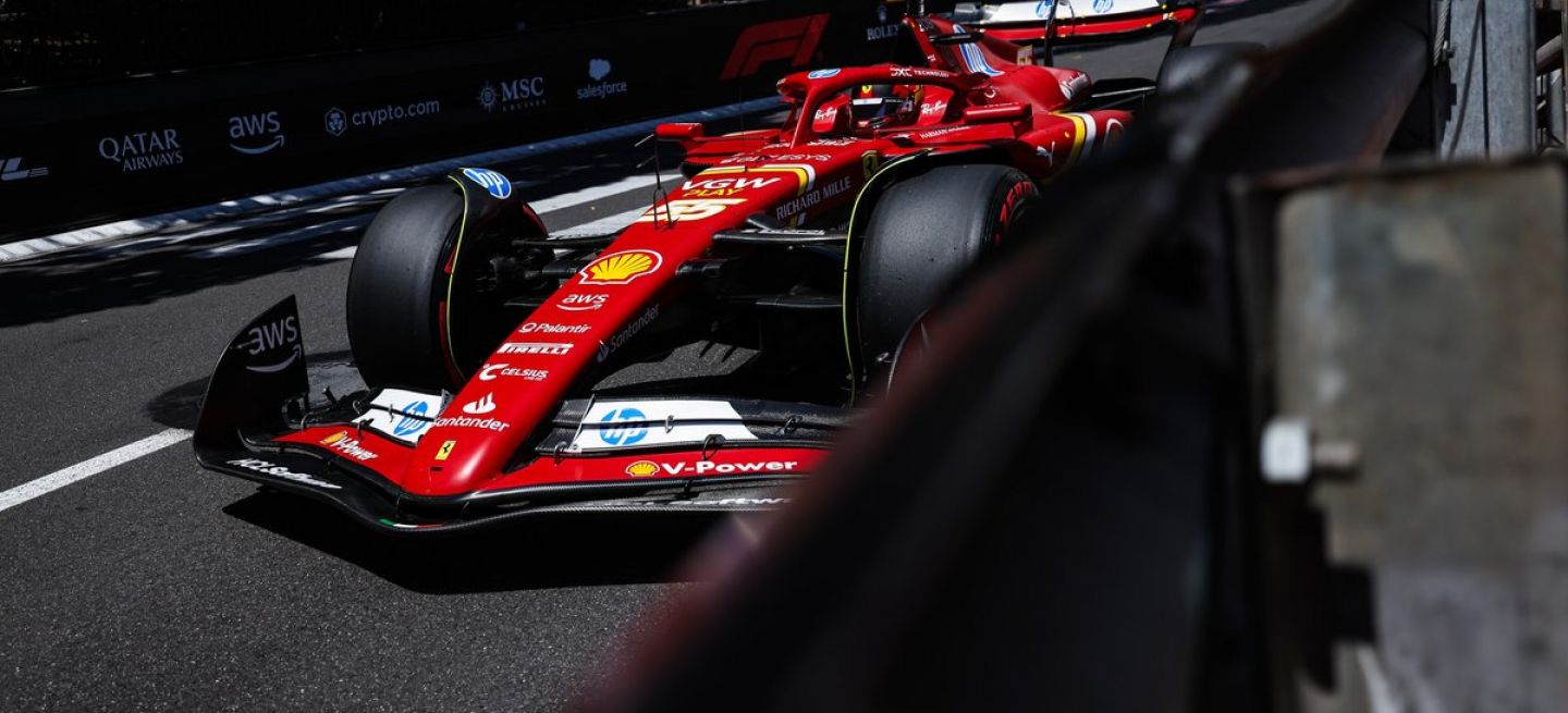 Carlos Sainz en su Ferrari durante la clasificación en Mónaco