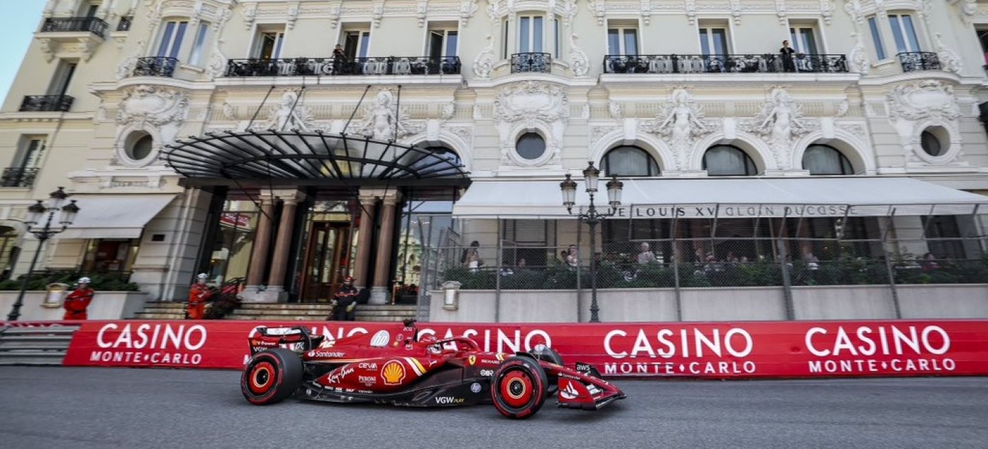 Charles Leclerc domina con maestría las calles de Mónaco en la clasificación.