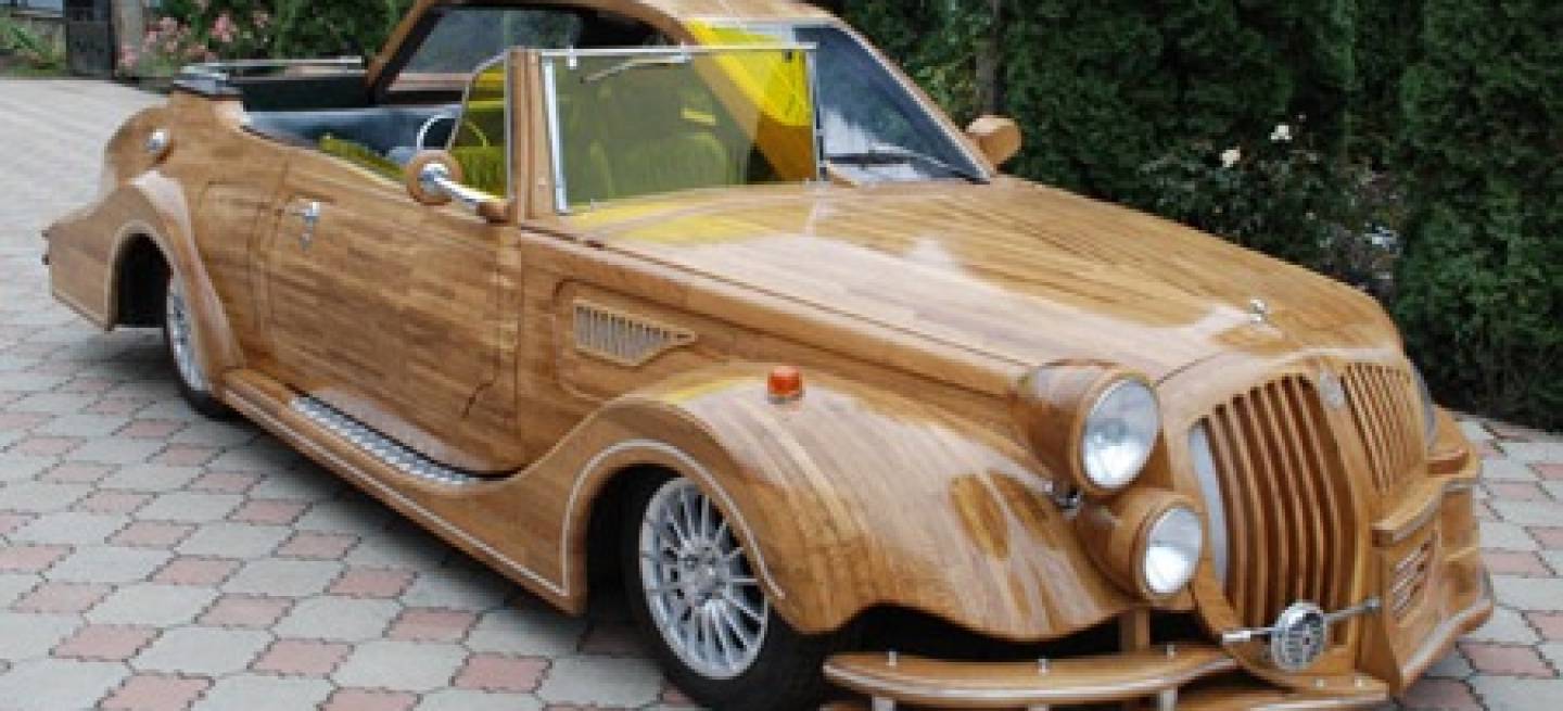 Автомобиль из дерева