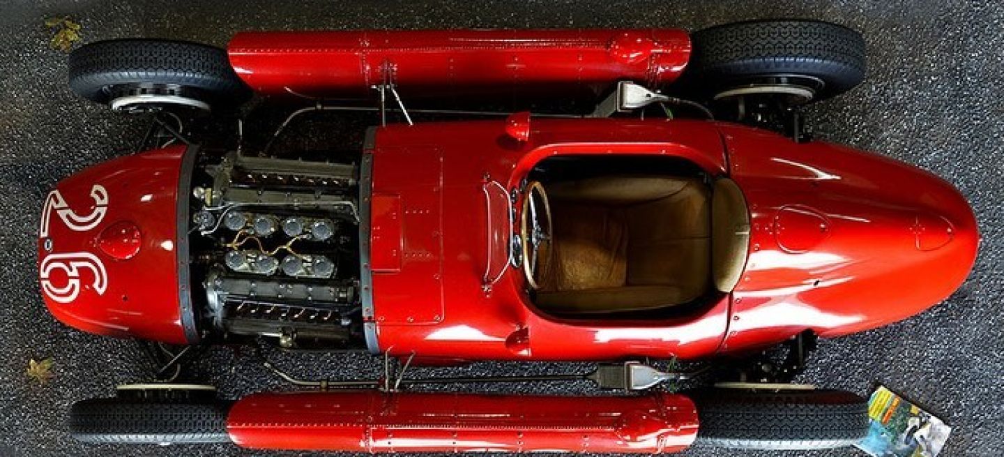 Vista aérea del icónico Ferrari-Lancia D50, diseño revolucionario en F1