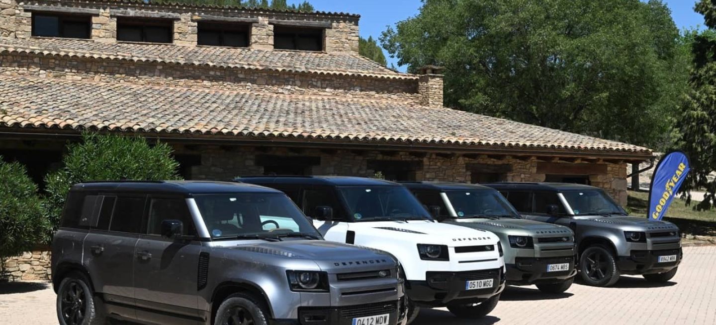 Goodyear Wrangler Land Rover Defender 56