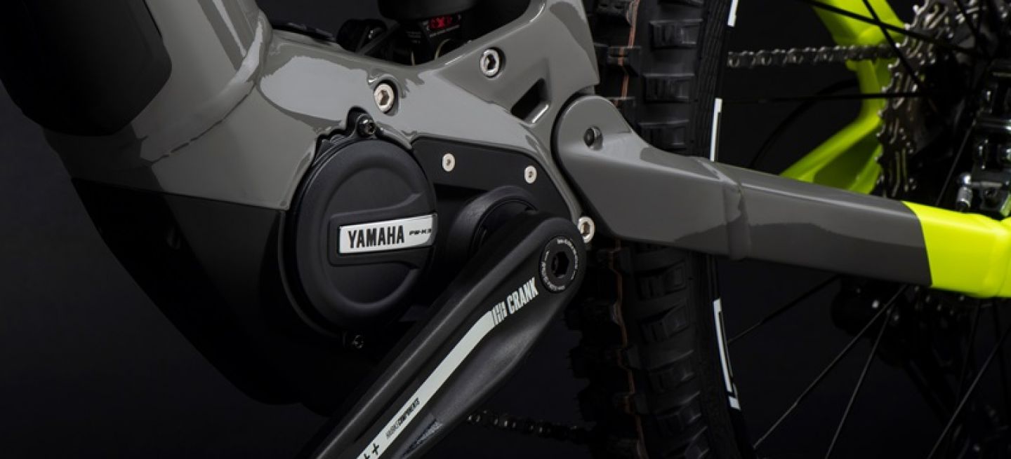 Detalle del motor eléctrico Yamaha de una ebike Enduro.