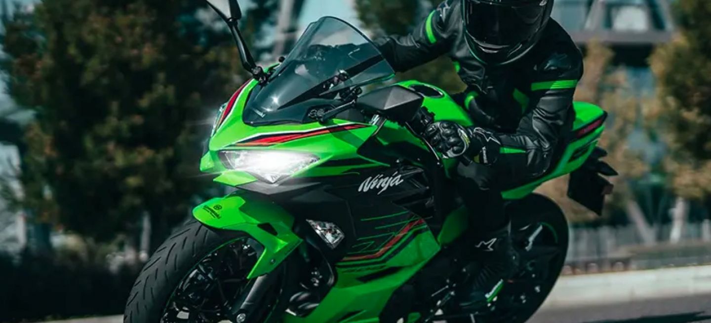 Kawasaki Ninja 400 Action