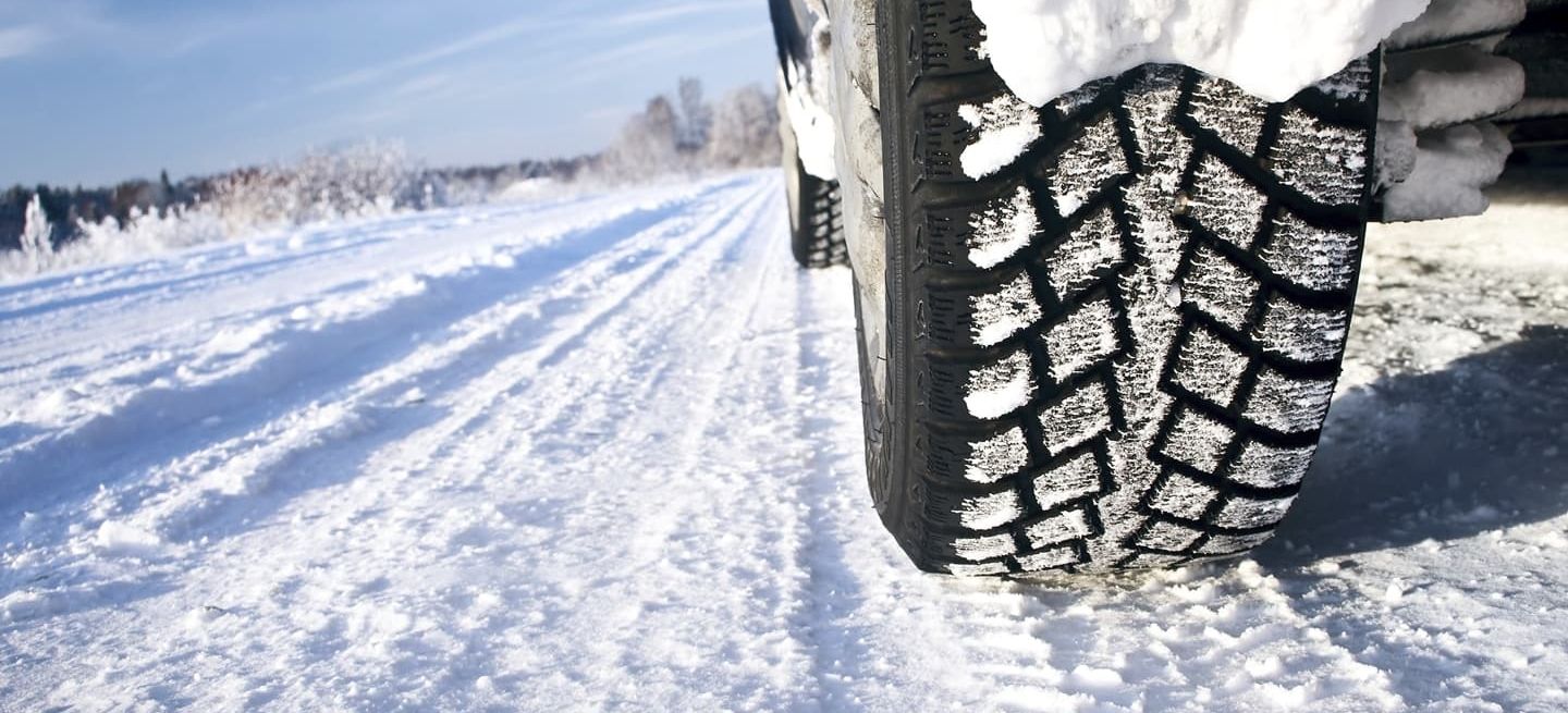 Sobrevivir al frío y la nieve en coche: neumáticos, cadenas y todo lo que de verdad saber | Diariomotor