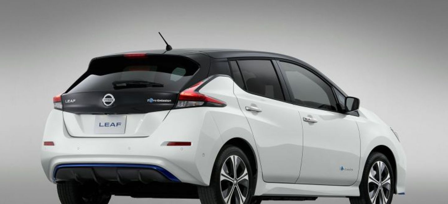 Vista trasera del Nissan LEAF 3.ZERO, enfocando su diseño innovador y aerodinámico.