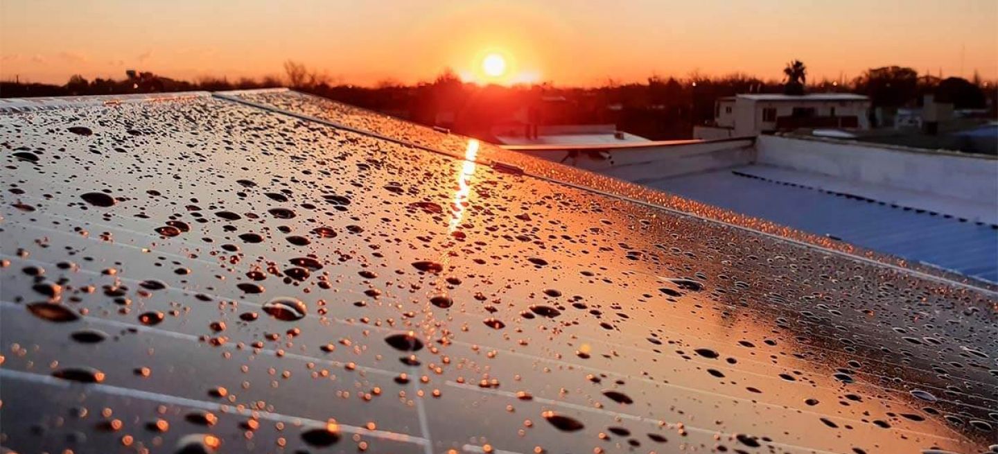 Sistema de autoconsumo energético fotovoltaico y recogida de agua pluvial