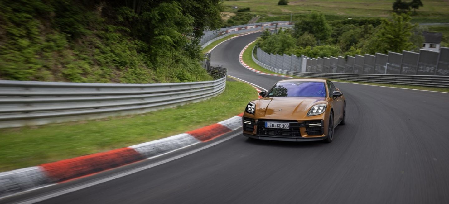 El Porsche Panamera demuestra su poderío en el Nürburgring.