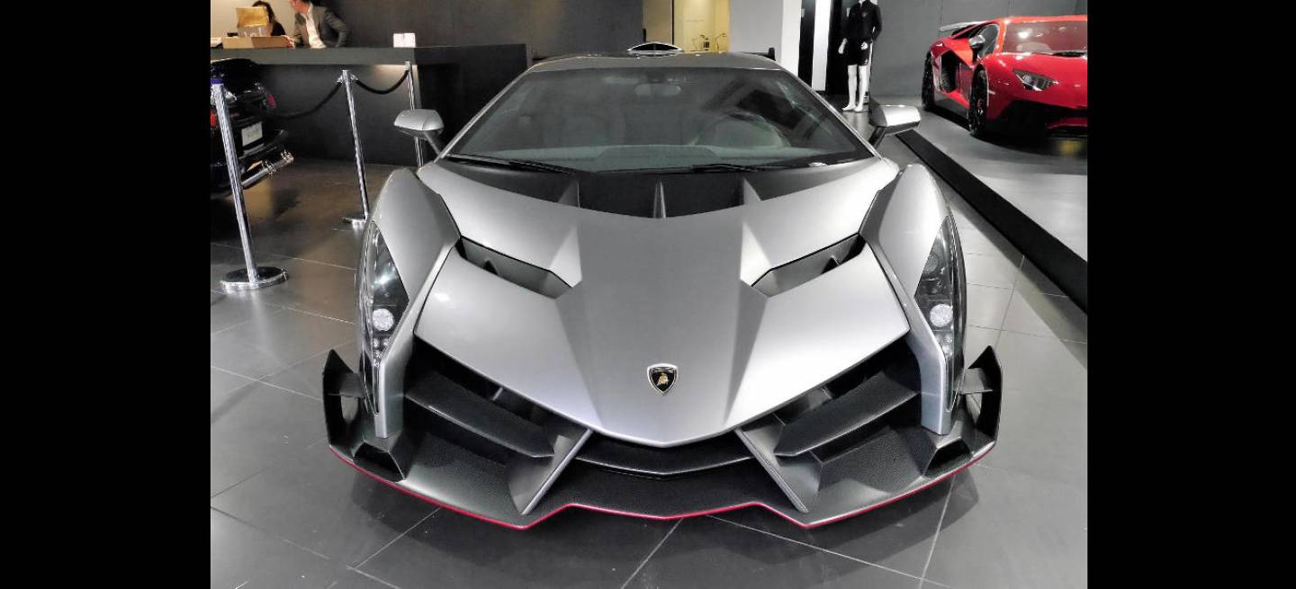 Este Lamborghini Veneno está expuesto en un concesionario de Londres y sí,  como imaginarás, es carne de especulación | Diariomotor