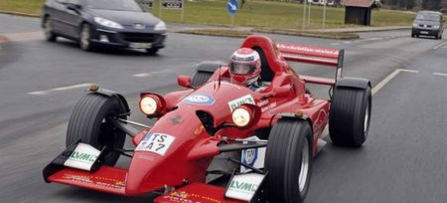 Convierte Su Monoplaza De Carreras En Un Coche Legal Para La Carretera Diariomotor