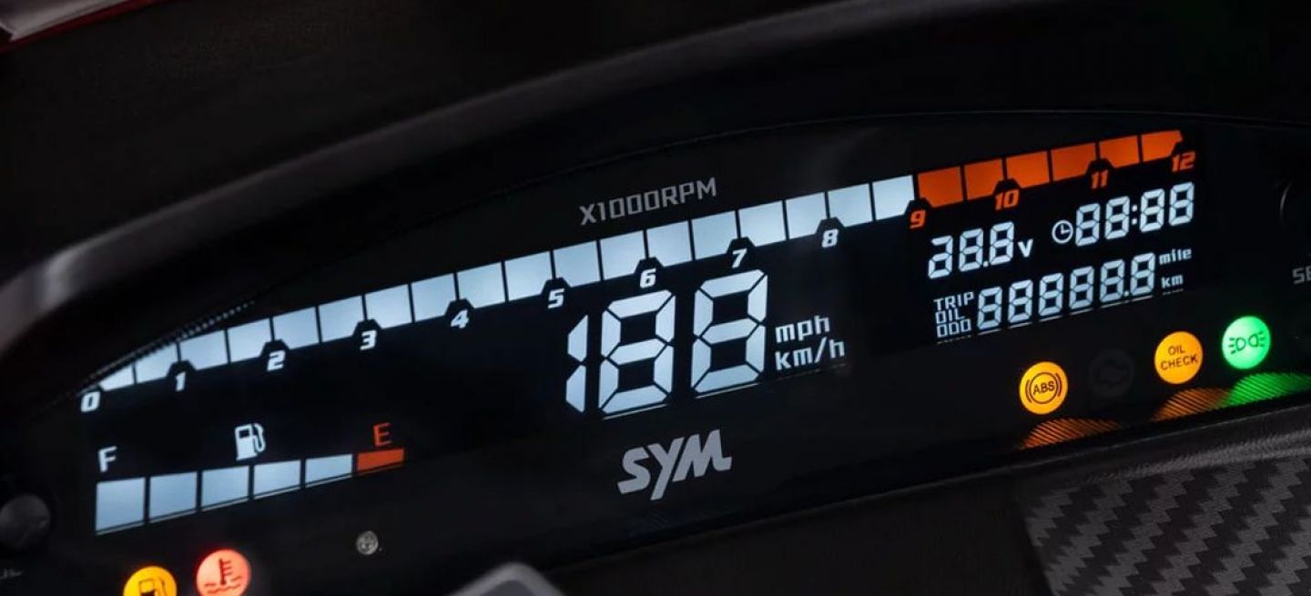 Panel de instrumentos SYM Jet X 125 con velocidad y datos claros